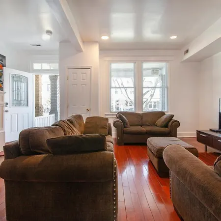 Spacious, Relaxing, 4 Bd 3.5 Ba Home In Petworth!